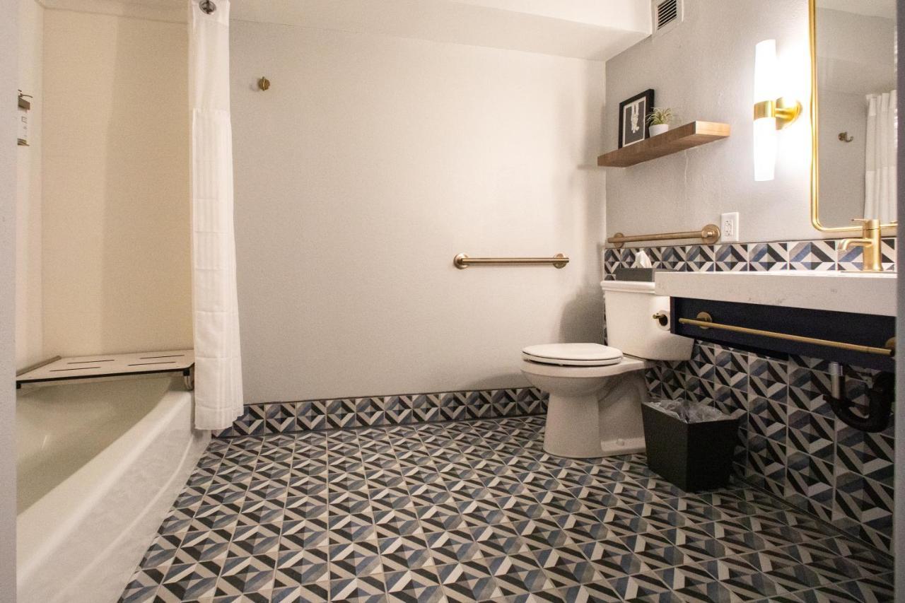 Hotel Denim Ґрінсборо Екстер'єр фото